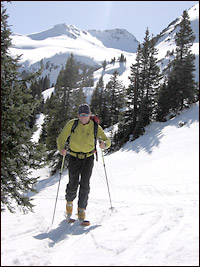 Tom skiing