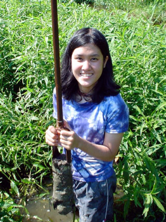 The study's lead author, Sanpisa Sritrairat of Columbia University's Lamont-Doherty Earth Observatory, with a core sample. Image credit: Dorothy Peteet